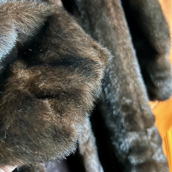 Boulevard East full-length faux fur coat in size LARGE - Picture 5 of 6